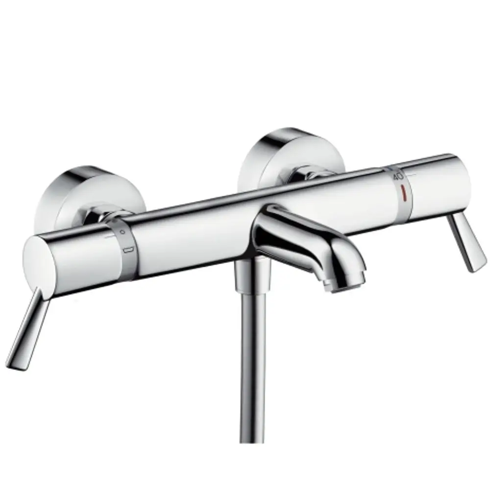 Wannenarmatur von Hansgrohe mit zwei Hebeln zur Temperatur- und Wassermengenregulierung, kombiniert mit einem Auslauf für den Wasserfluss.